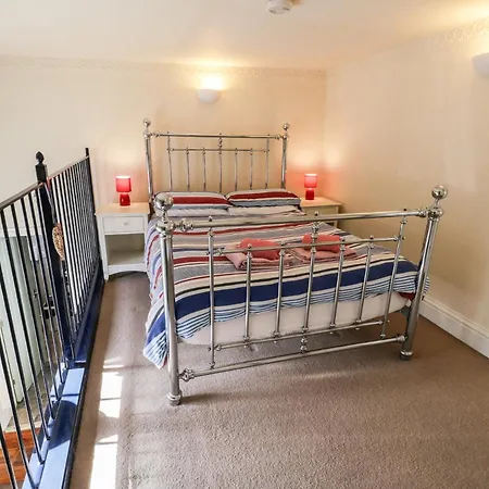 Nutshell Apartment