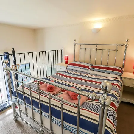 Nutshell Γουίτμπι