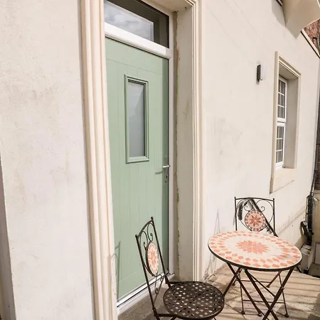 Nutshell * Γουίτμπι