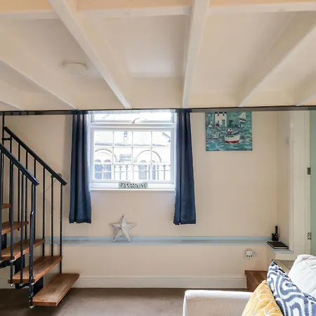 Nutshell Apartment Whitby